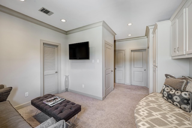 living area featuring visible vents, baseboards, ornamental molding, recessed lighting, and light colored carpet