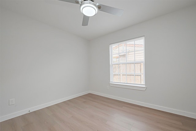 empty room featuring light wood-style flooring, baseboards, and a ceiling fan