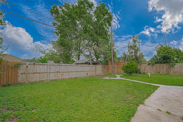 view of yard featuring a fenced backyard
