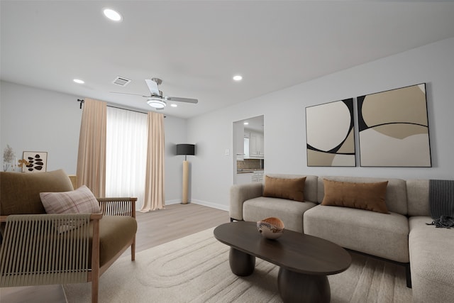 living area with visible vents, baseboards, a ceiling fan, light wood finished floors, and recessed lighting