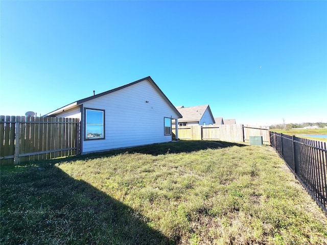 view of yard featuring a fenced backyard