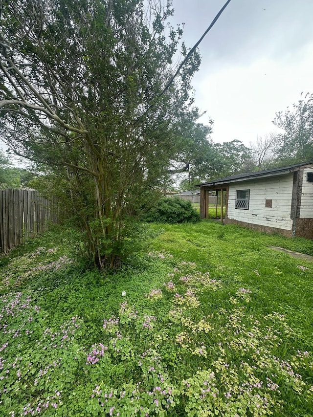 view of yard featuring fence