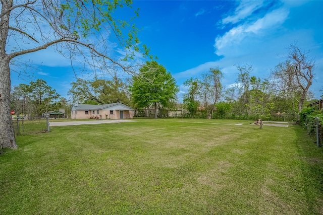 111 N 11th St, Highlands, TX 77562 - view of yard
