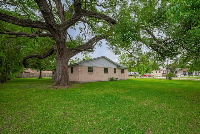 111 N 11th St, Highlands, TX 77562 - view of green lawn