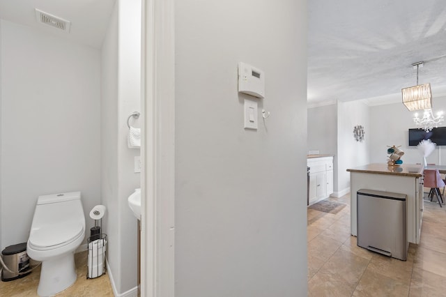 14942 Gray Ridge Dr, Houston, TX 77082 - bathroom featuring an inviting chandelier, tile patterned flooring, crown molding, toilet, and visible vents