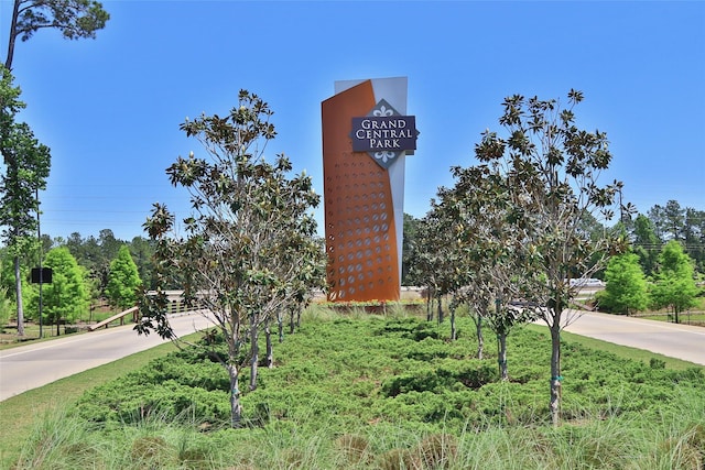 view of exterior details