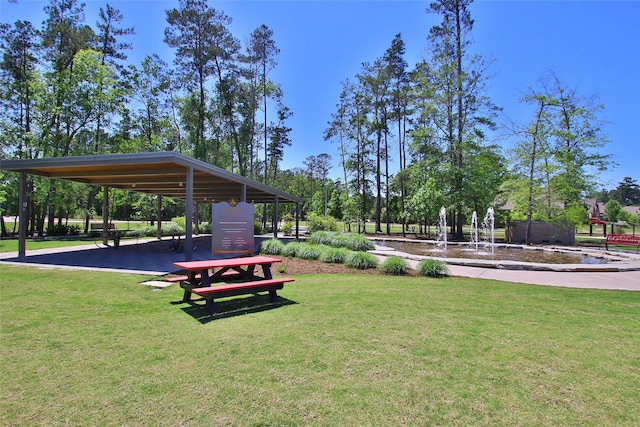 view of property's community featuring a yard