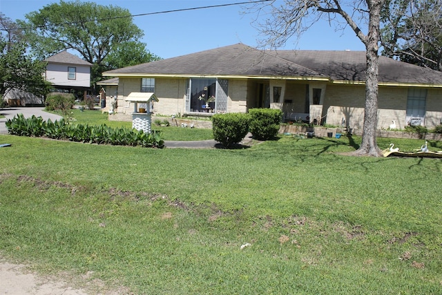 view of front of house with a front yard