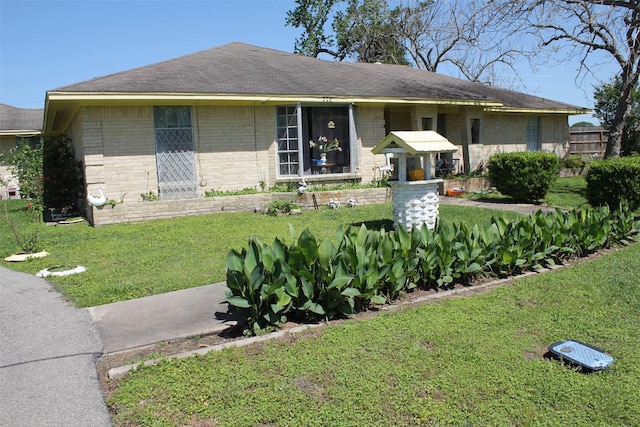 view of front of house with a front lawn