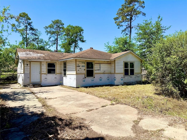 6525 Sealey St, Houston, TX 77091 - view of front of house with concrete driveway and entry steps