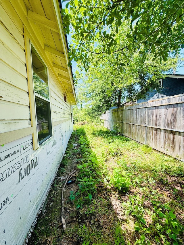 6525 Sealey St, Houston, TX 77091 - view of yard featuring fence