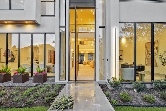310 E Cowan Dr, Houston, TX 77007 - entrance to property with stucco siding
