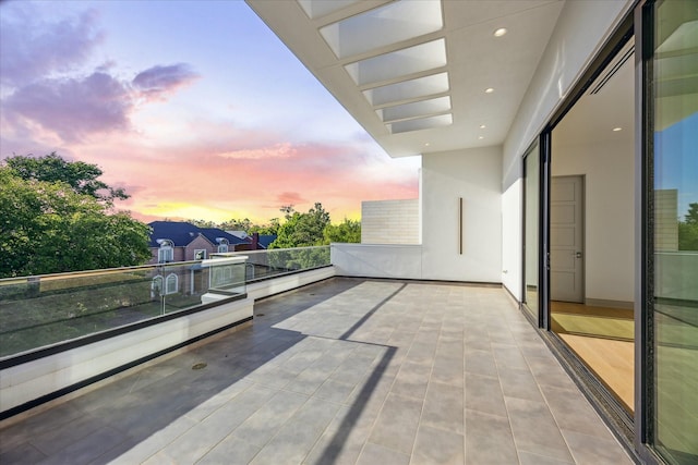 310 E Cowan Dr, Houston, TX 77007 - view of balcony at dusk
