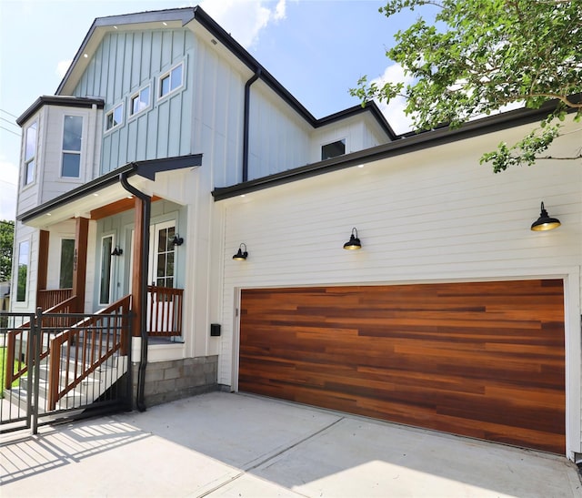 603 Neyland St, Houston, TX 77022 - modern inspired farmhouse with board and batten siding and concrete driveway