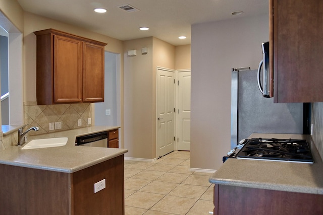 kitchen featuring light tile patterned floors, light countertops, visible vents, appliances with stainless steel finishes, and a sink