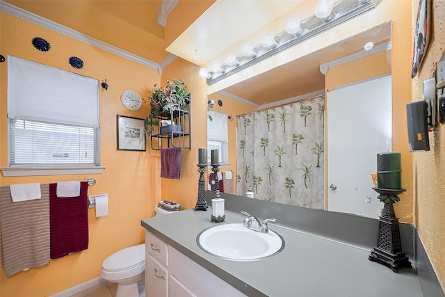 5622 Sheraton Oaks Dr, Houston, TX 77091 - full bathroom featuring crown molding, toilet, vanity, and a shower with shower curtain