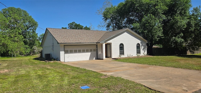 520 Walnut St, Waller, TX 77484 - ranch-style home featuring an attached garage, concrete driveway, a front yard, and brick siding