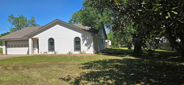 520 Walnut St, Waller, TX 77484 - ranch-style house featuring an attached garage, driveway, a front lawn, and brick siding