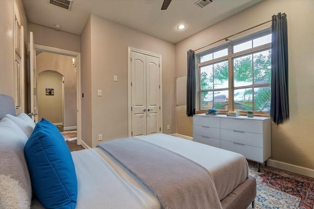 12122 Hawthorne Dr, Montgomery, TX 77356 - bedroom featuring arched walkways, a closet, a ceiling fan, and recessed lighting