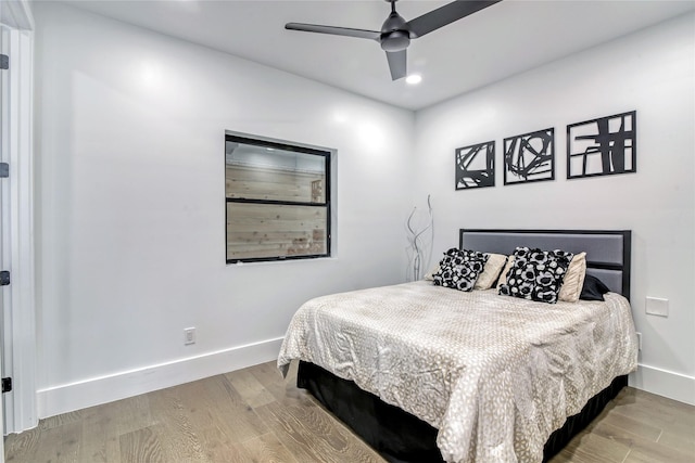 bedroom featuring wood finished floors, baseboards, recessed lighting, and ceiling fan