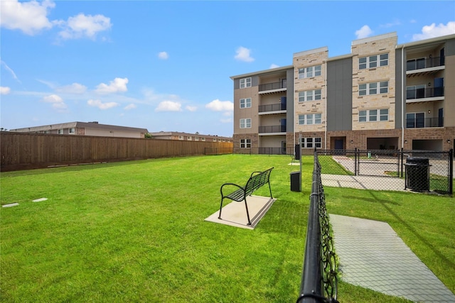 6804 Westview Dr Unit 1407, Houston, TX 77055 - surrounding community with a yard and fence