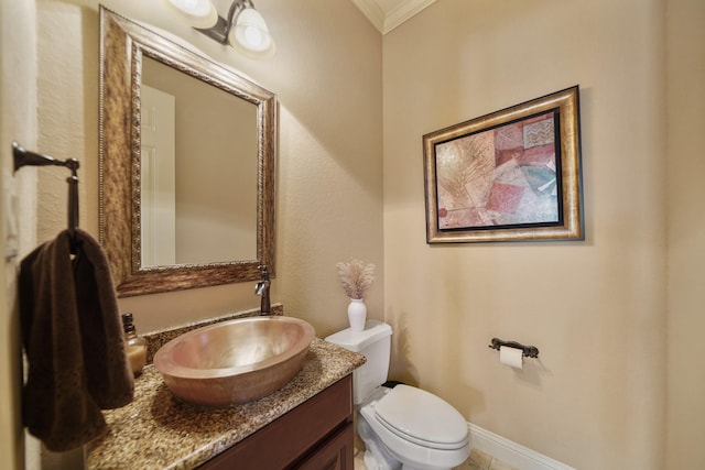 3203 Round Meadow Ln, Missouri City, TX 77459 - bathroom featuring vanity, baseboards, ornamental molding, and toilet