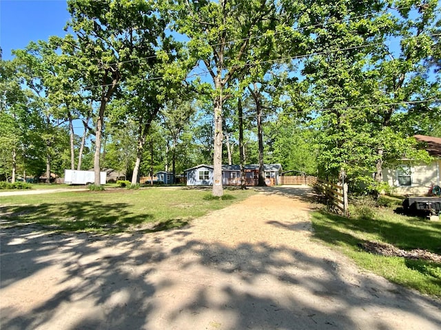 view of front of house featuring a front lawn