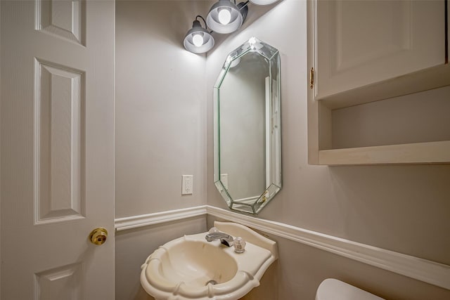 215 Wood Circle Ln, Houston, TX 77015 - half bathroom with a sink and toilet