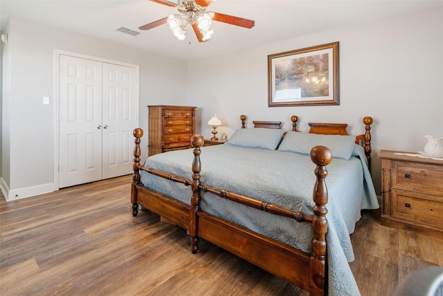 bedroom with a closet, a ceiling fan, and wood finished floors