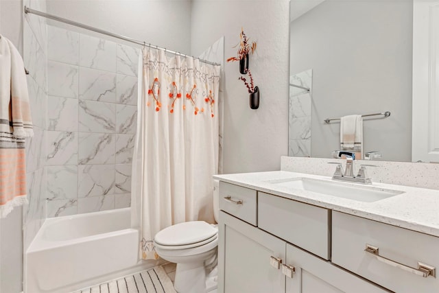 full bathroom with shower / bath combo with shower curtain, vanity, and toilet