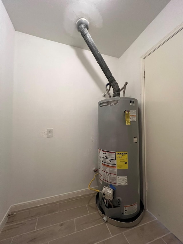 602 Rosewood Dr, Shenandoah, TX 77381 - utility room with water heater
