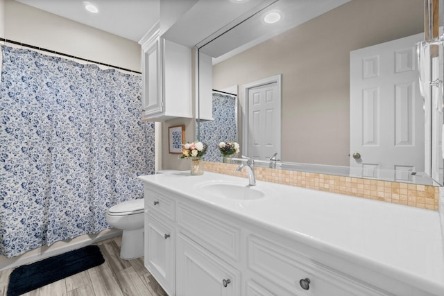 2906 Penninsula Pt, Montgomery, TX 77356 - bathroom featuring vanity, decorative backsplash, and a shower with shower curtain