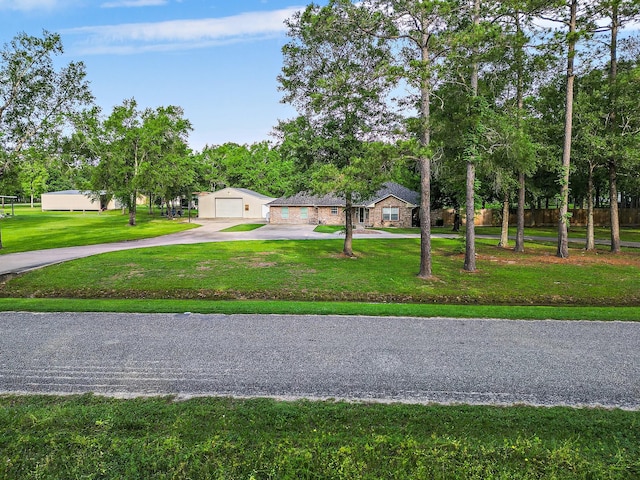 view of front of property featuring a front yard, driveway, and a garage