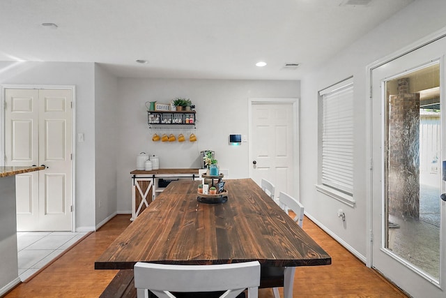 dining room featuring light wood-style flooring, baseboards, visible vents, and recessed lighting