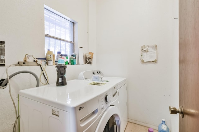 7846 Dayton St, Houston, TX 77012 - washroom featuring independent washer and dryer and laundry area