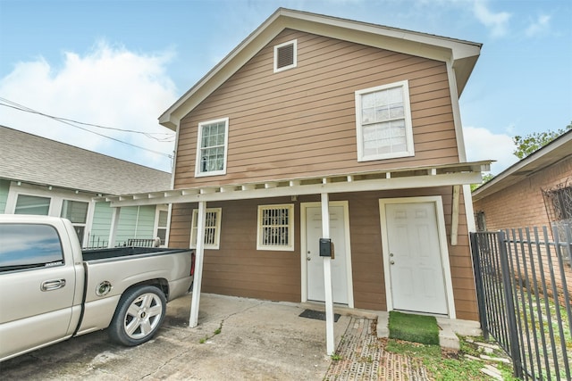 7846 Dayton St, Houston, TX 77012 - view of front of property featuring fence
