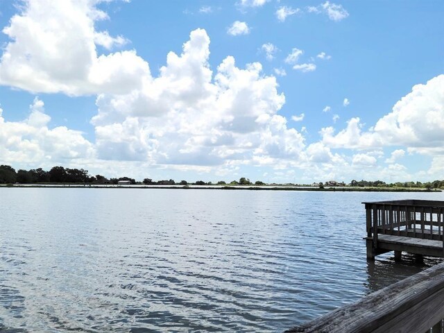 106 Horse Shoe Trl, Angleton, TX 77515