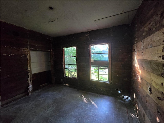 2005 Cochran St, Houston, TX 77009 - empty room featuring wooden walls