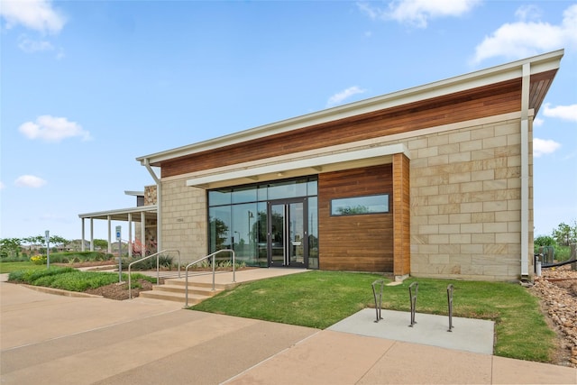 back of house featuring a patio area and a lawn