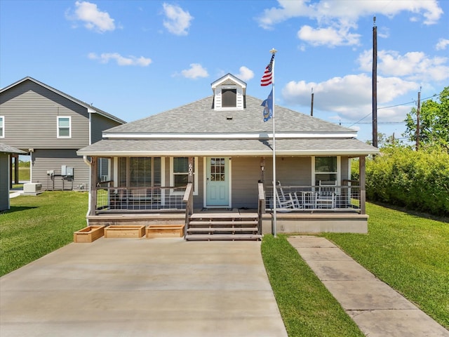 602 W 1st St, Freeport, TX 77541 - bungalow-style home with covered porch, roof with shingles, and a front lawn