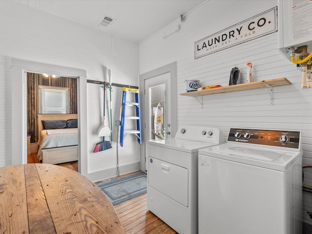 602 W 1st St, Freeport, TX 77541 - laundry area featuring independent washer and dryer and light wood finished floors