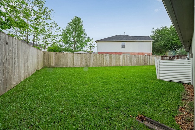 131 Breezy Shore Ct, Dickinson, TX 77539 - view of yard featuring a fenced backyard