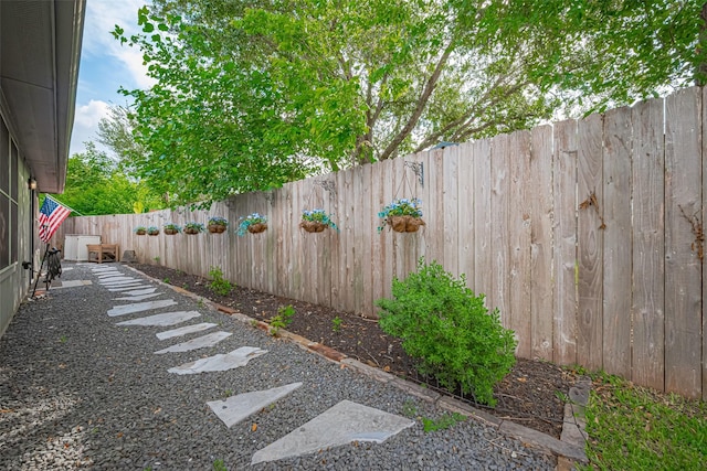 131 Breezy Shore Ct, Dickinson, TX 77539 - view of yard featuring a fenced backyard