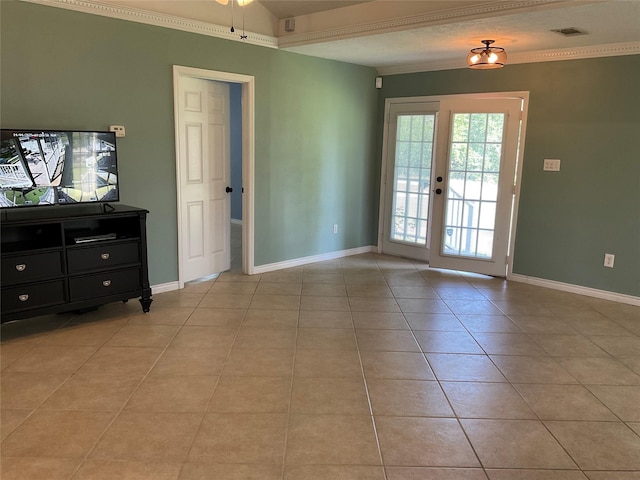 empty room with baseboards, visible vents, light tile patterned floors, and ceiling fan