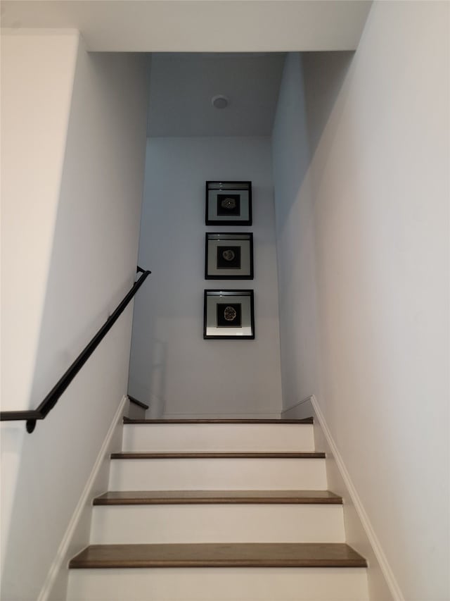 3714 Grennoch Ln, Houston, TX 77025 - view of stairway