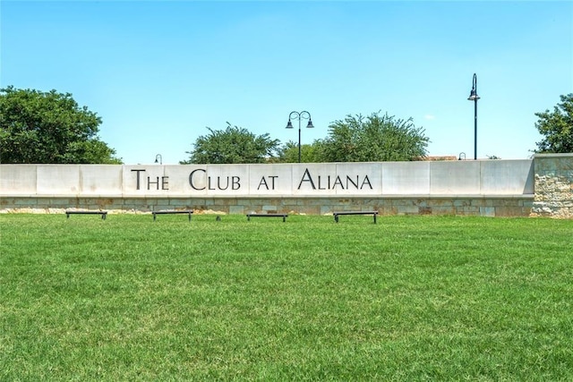 community sign featuring a yard