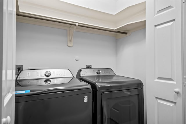 washroom with laundry area and washer and clothes dryer