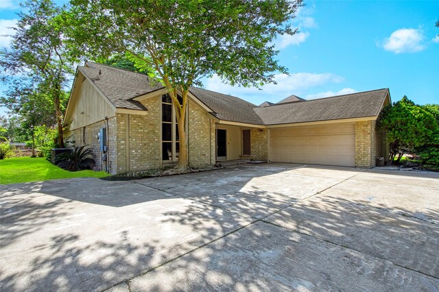 3142 La Quinta Dr, Missouri City, TX 77459 - view of front of home with brick siding, driveway, and a garage