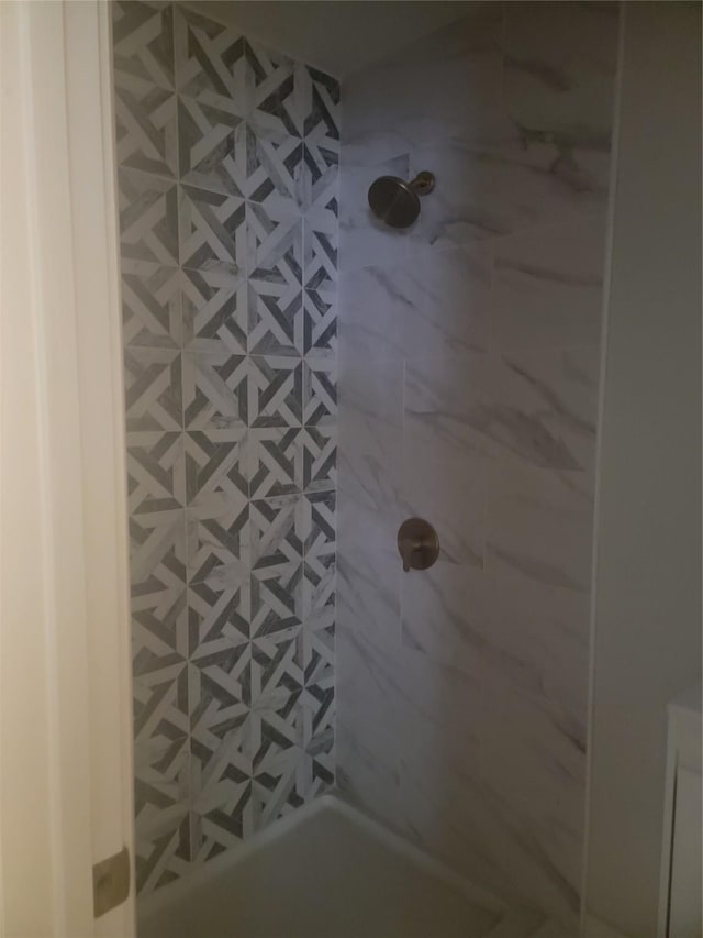 8424 Botany Ln, Houston, TX 77075 - full bath with a tile shower