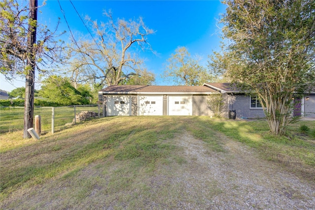 811 Strange Dr, Richmond, TX 77406 - view of front facade with a front yard, driveway, fence, and a detached garage
